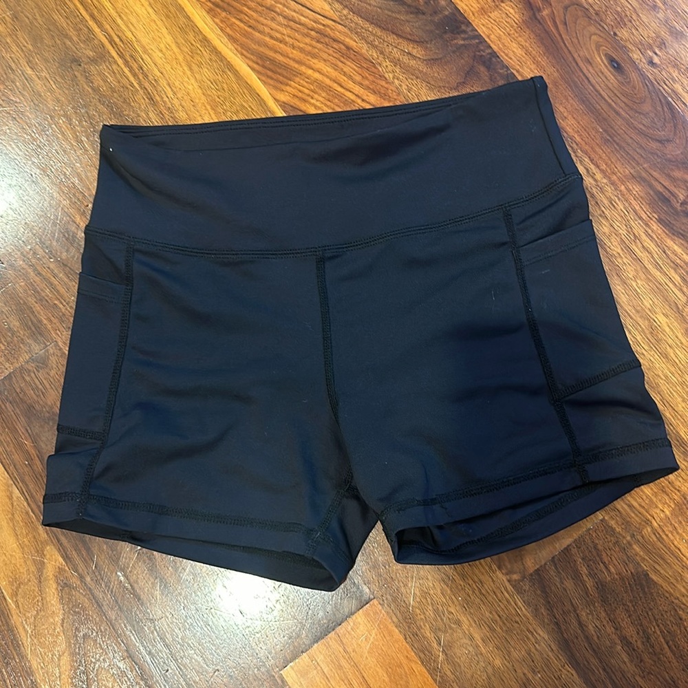 Black light and tight hustle shorts with pocket